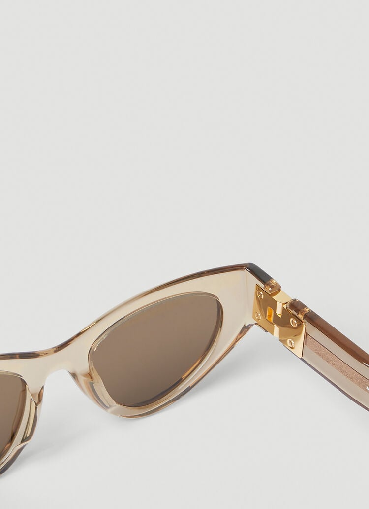 Cat eye sunglasses