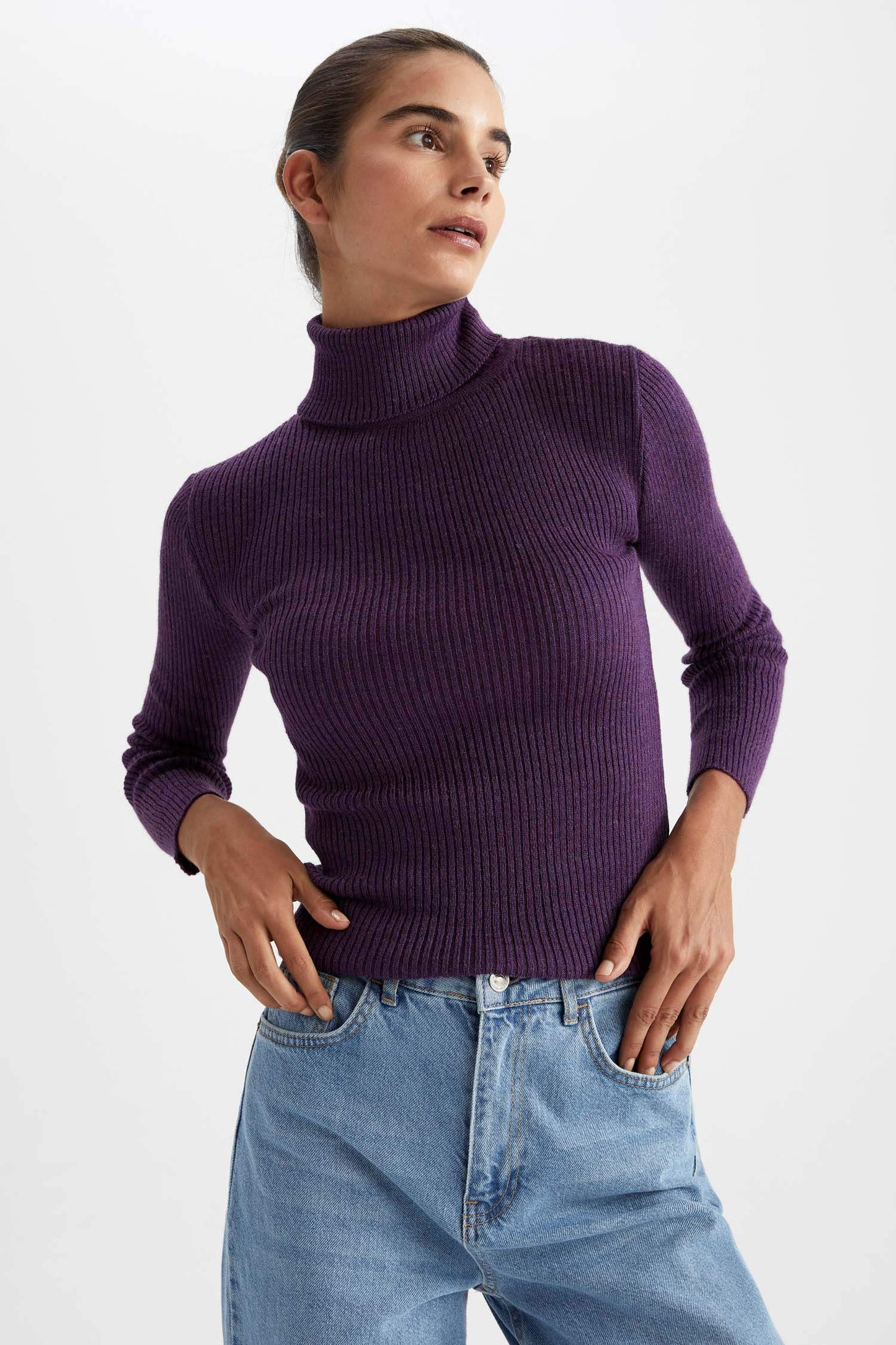 Turtle neck slim sweater