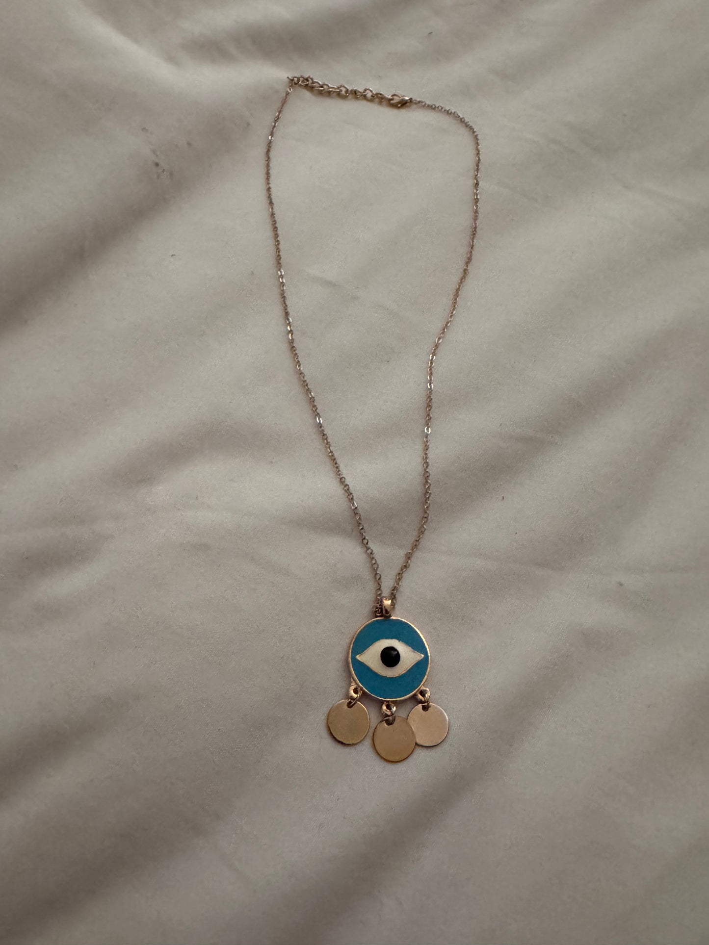 Eye pendant with chain