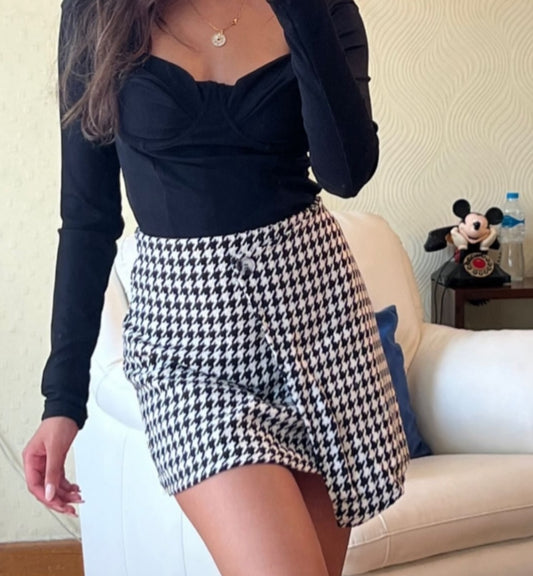 Black n white short skirt