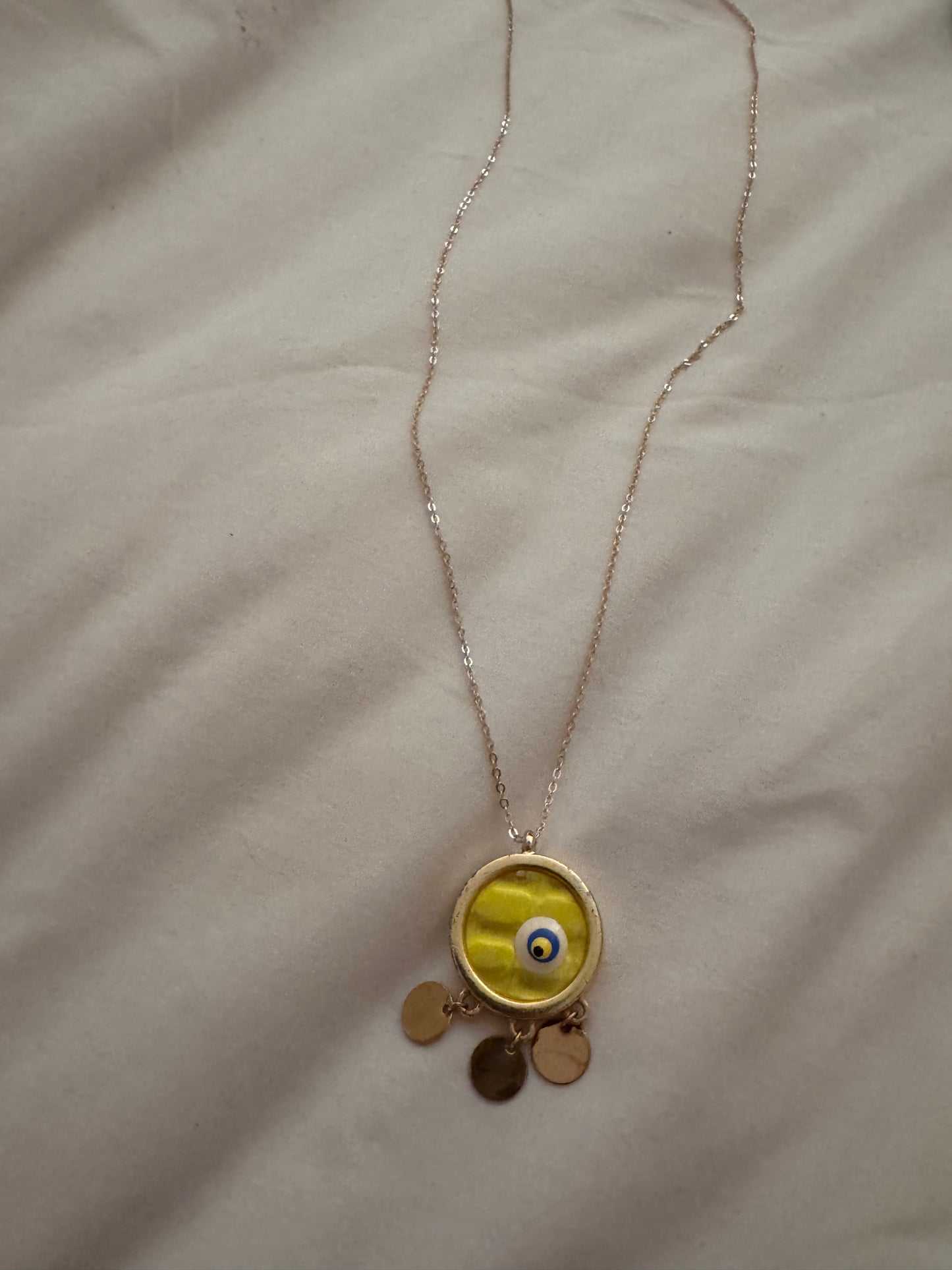 Eye pendant with chain
