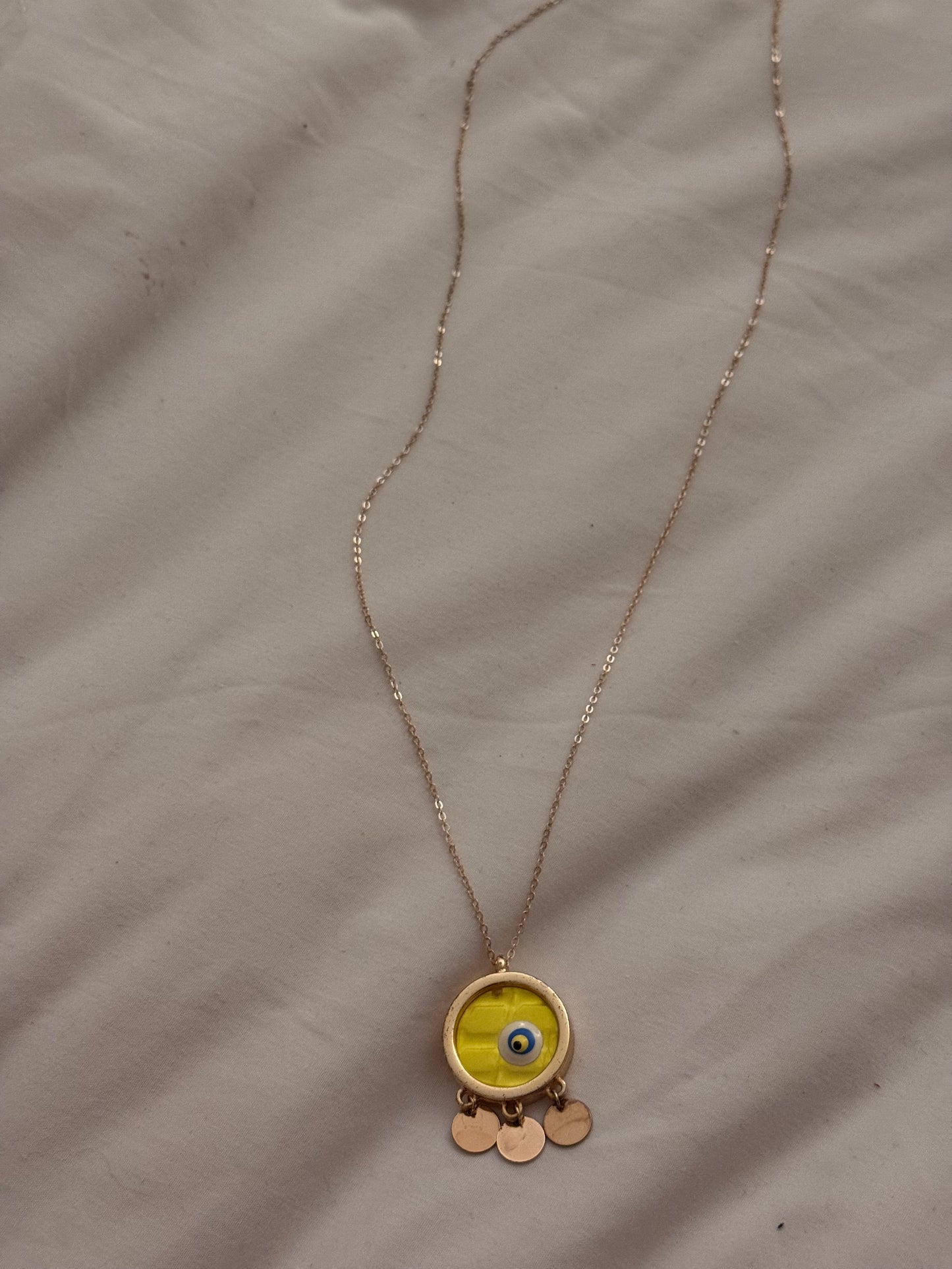 Eye pendant with chain